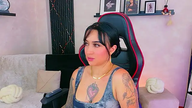 XXX chat uživo modela EmmyEvans1