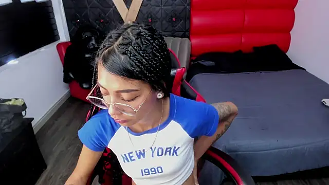 Czat XXX na żywo – KarlaSlutSkinny__