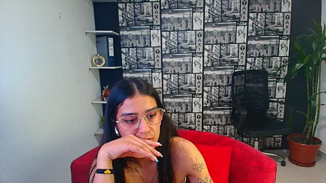Chat XXX en directo de DanielaMonroe