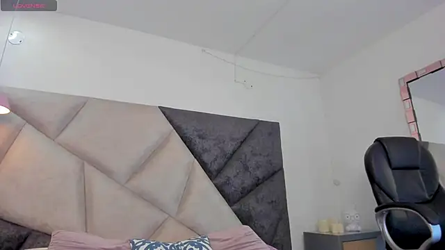 FaloonRoussel's Live XXX Chat