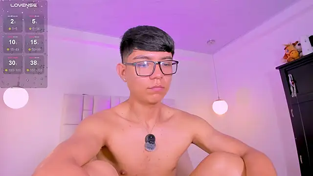 CodyTwink Adlı Modelin Canlı XXX Sohbeti