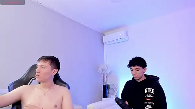 Handsomeboyss19 Adlı Modelin Web Kamerası Şovu