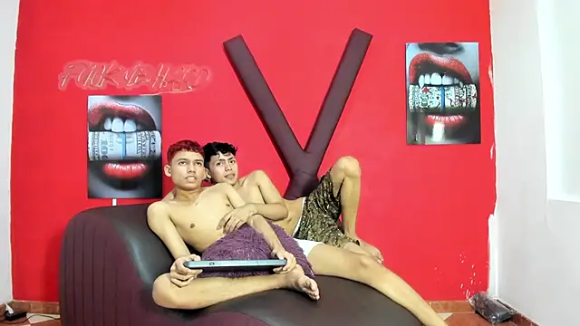 AVENGER_BOYS2026 Adlı Modelin Web Kamerası Şovu