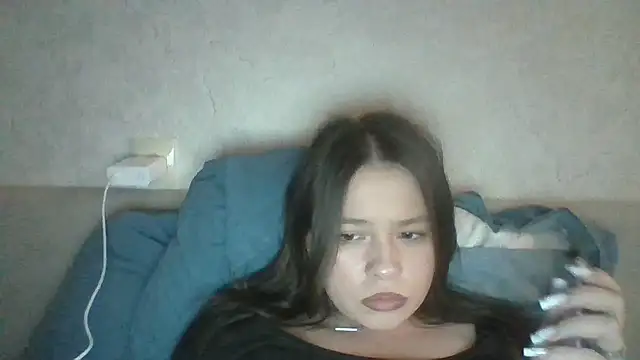 RiaLowelyt Adlı Modelin Canlı XXX Sohbeti