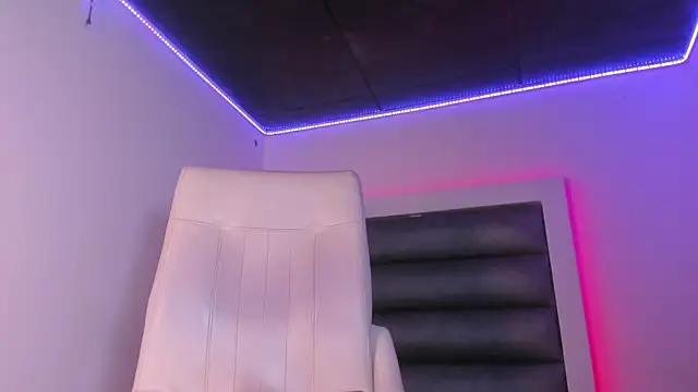 XXX chat uživo modela adhalee_js
