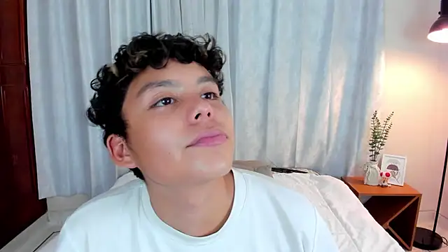 Nathanbelll Adlı Modelin Canlı XXX Sohbeti