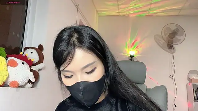 XXX chat uživo modela Tieu-May