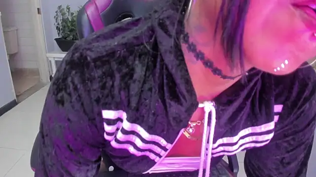 Nahomy_Collins_ Live XXX-Chat