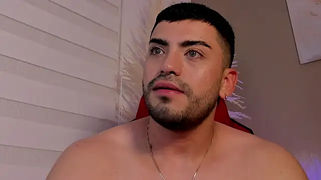 Chatroom XXX en direct de Alexander_Diazz