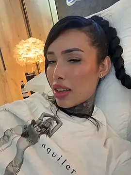 Chat +18 de belllbonniie ao vivo