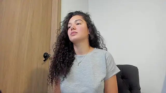 دردشة MiaRouseex الجنسية المباشرة