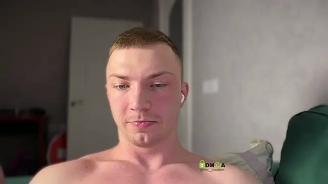 iron__chap élő XXX-chatje