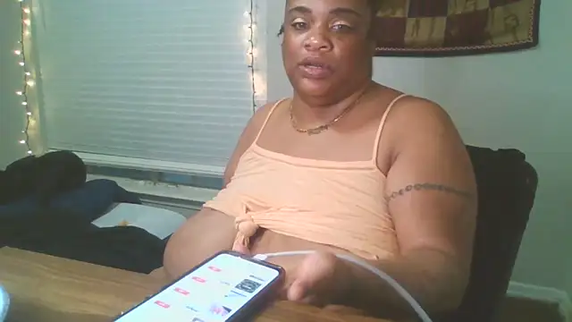 แชท XXX สดของ NaughtyHottieBBW