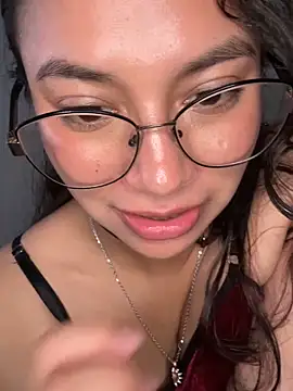 Živý XXX chat CocoaGigiMuse