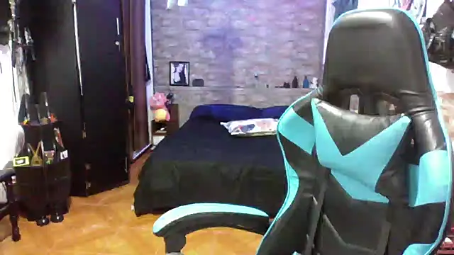 AngelaQueen_ élő XXX-chatje
