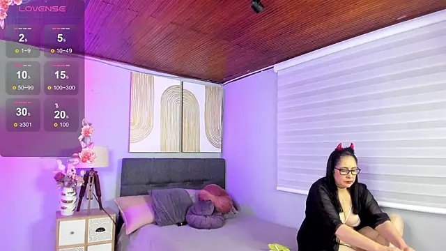 Pokazy przed kamerką – Bella_milff_