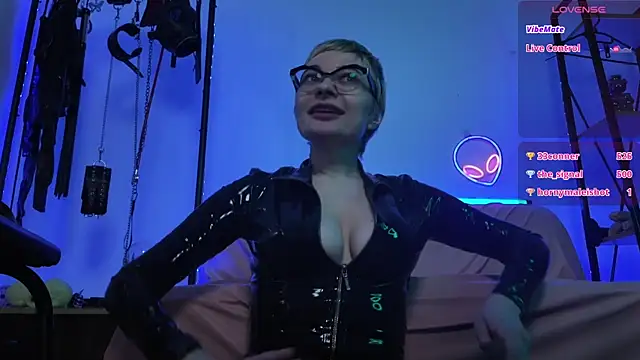 XXX chat uživo modela CyberXGoddess