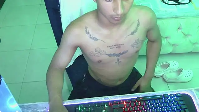 Show modela MiloRush na web-kameri