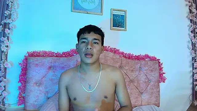 noa_hot69 Show in webcam
