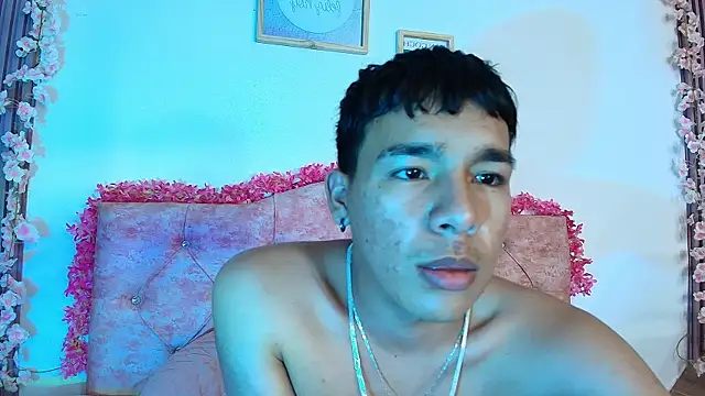 noa_hot69's Webcam Show