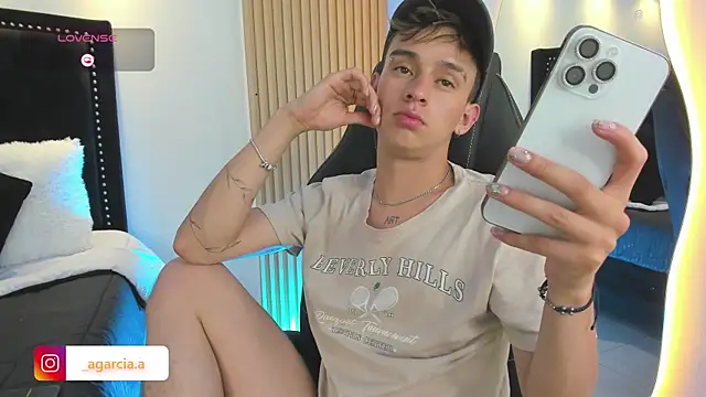 LiamWildx20 Adlı Modelin Canlı XXX Sohbeti