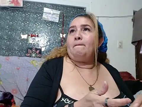 Perla1981-- Show in webcam
