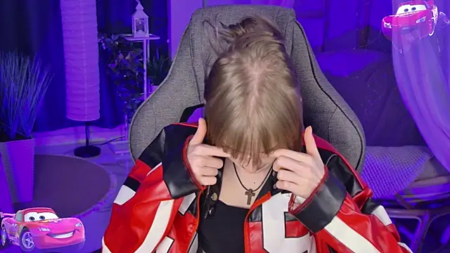 Živý XXX chat KiraMontoya