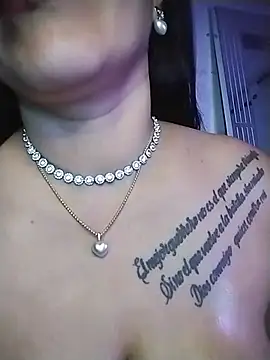 chelaqueen_ Adlı Modelin Canlı XXX Sohbeti