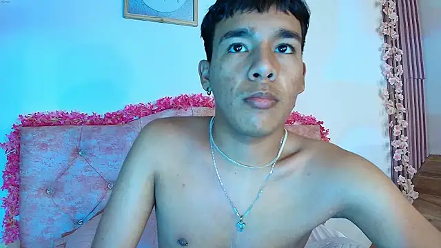 noa_hot69's Webcam Show