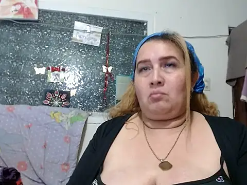 Perla1981--'s Live XXX Chat