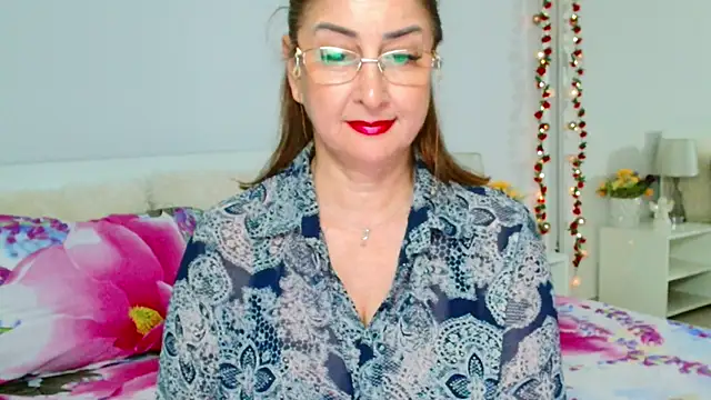 Tyana40 live XXX chat
