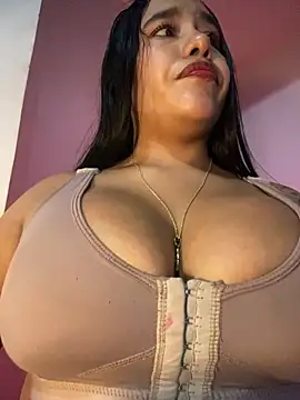 mis-violetha Adlı Modelin Canlı XXX Sohbeti