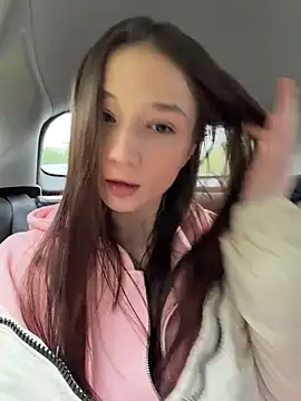 hiding-mila's Live XXX Chat