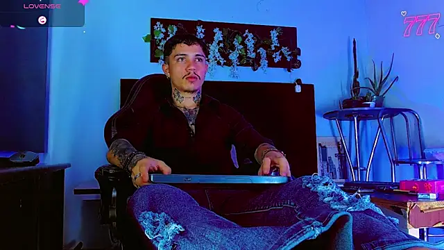 HannibalLester Show in webcam