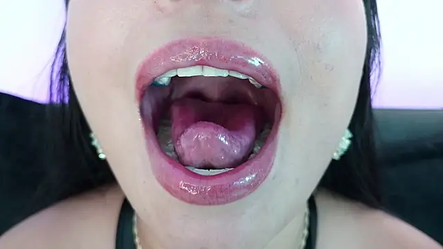 mia_roux1's Live XXX Chat