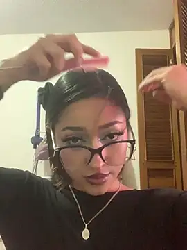 Chatroom XXX en direct de LilithMonette