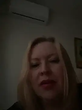 Show modela JanieLight53 na web-kameri