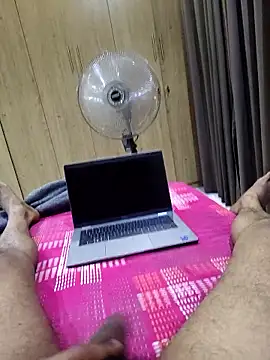 Chat XXX ao vivo de santhoshkannadaboy