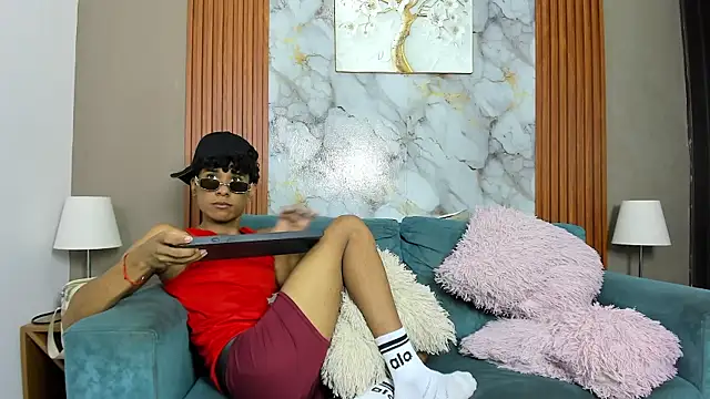 Show modela BOUL_GUYS na web-kameri