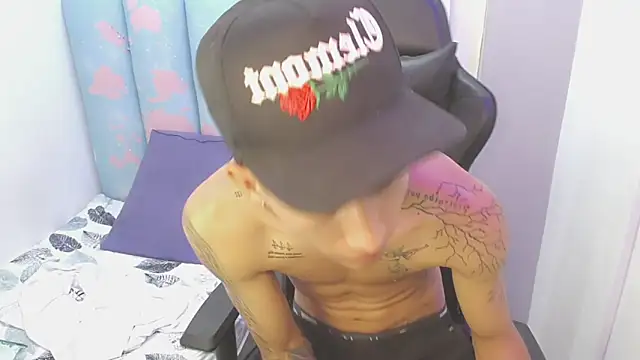 Show modela liam_play na web-kameri