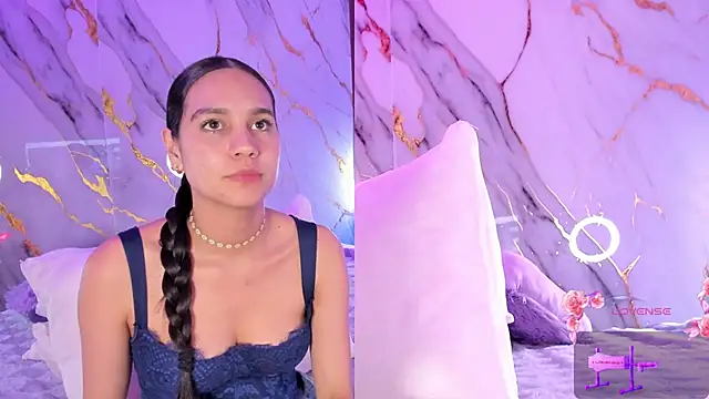 Emmiicute élő XXX-chatje