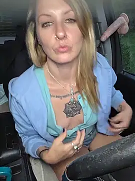 SheIsSomething Live XXX Chat