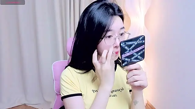 Chat XXX en directo de Miu-999
