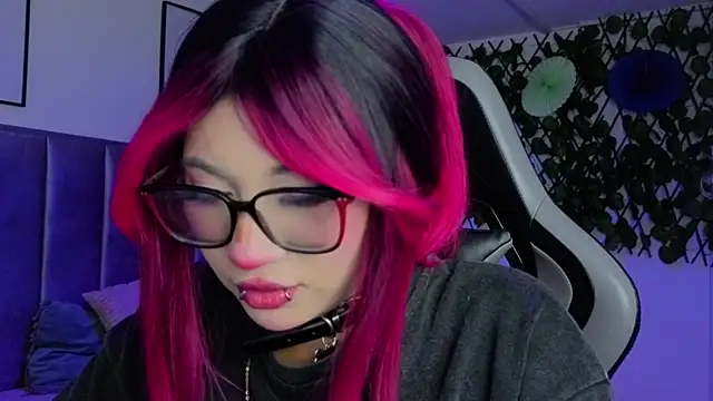 Kitty_Gang Live XXX-Chat