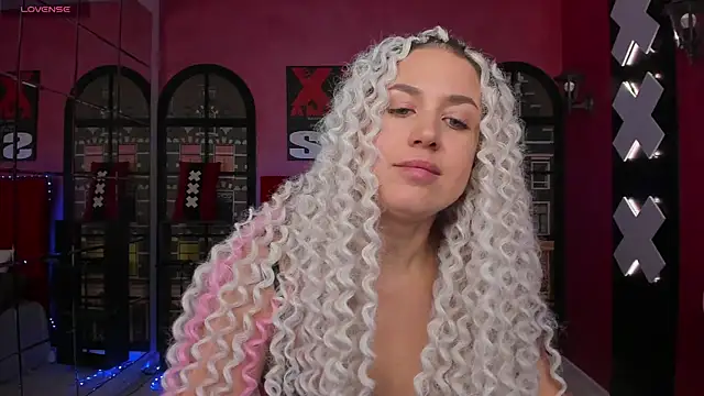 XXX chat uživo modela Fire__Dancer
