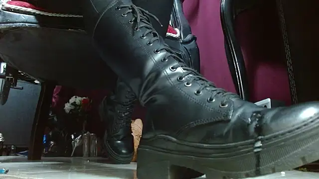 MeGoddesSara's Live XXX Chat