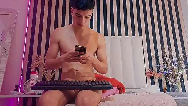 LeoTease: διαδικτυακό σόου στην κάμερα