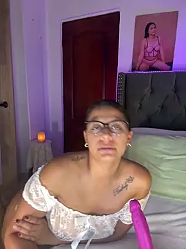 Chatroom XXX en direct de ema_zoe