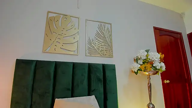 AndraCyruss live XXX chat