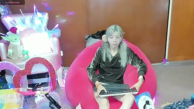 Skinygirl's Live XXX Chat